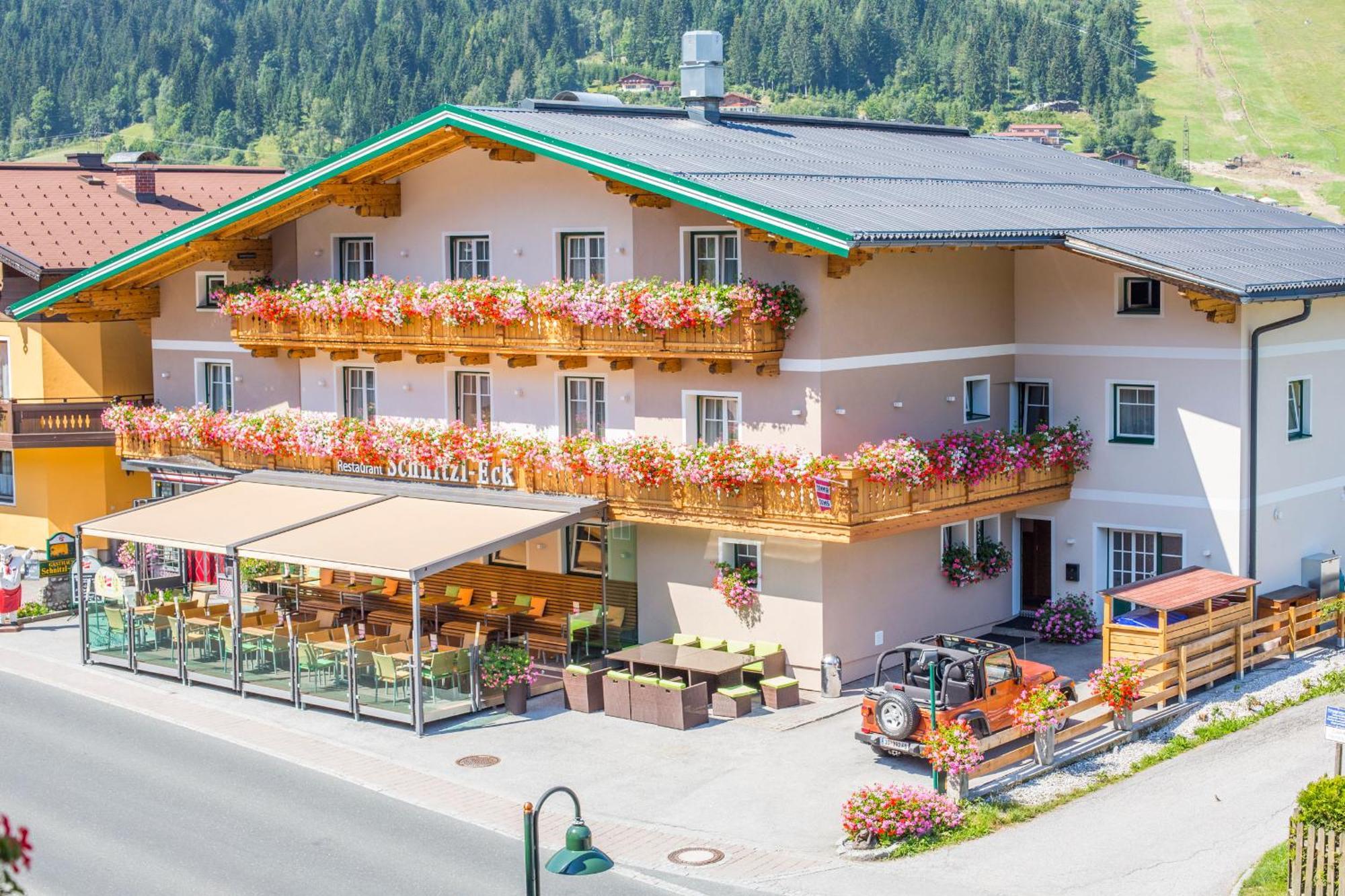 Schnitzl-Eck Hotel Flachau Exterior photo